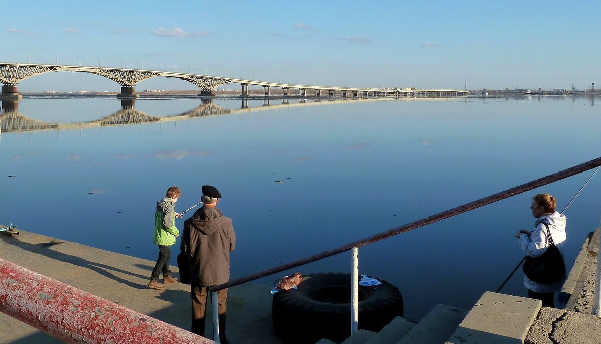 На Волге еще лед идет, а рыбакам уже не терпится... - Лидия Бараблина