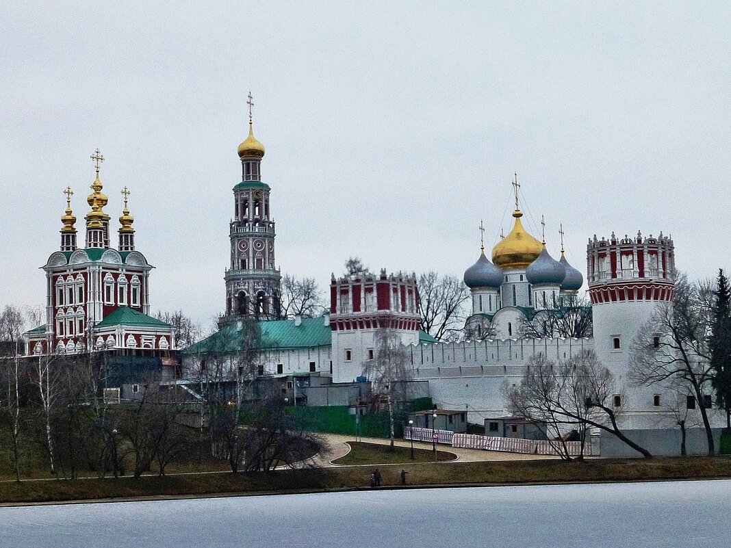 Новодевичий монастырь - Лидия Бусурина