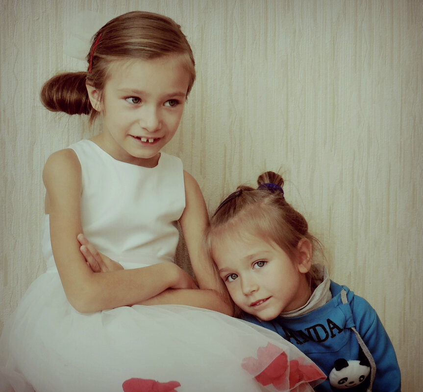 Две сестрички - Evgenia Glazkova