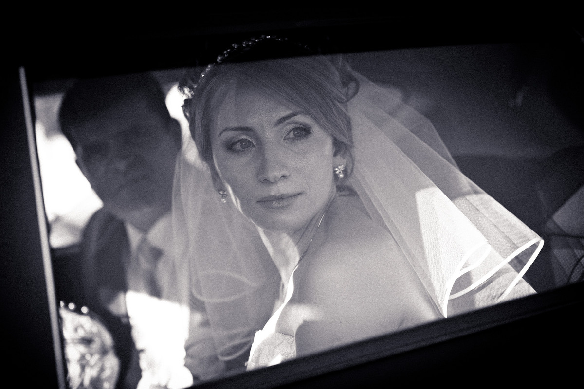 невеста в автомобиле - Александр Черемнов