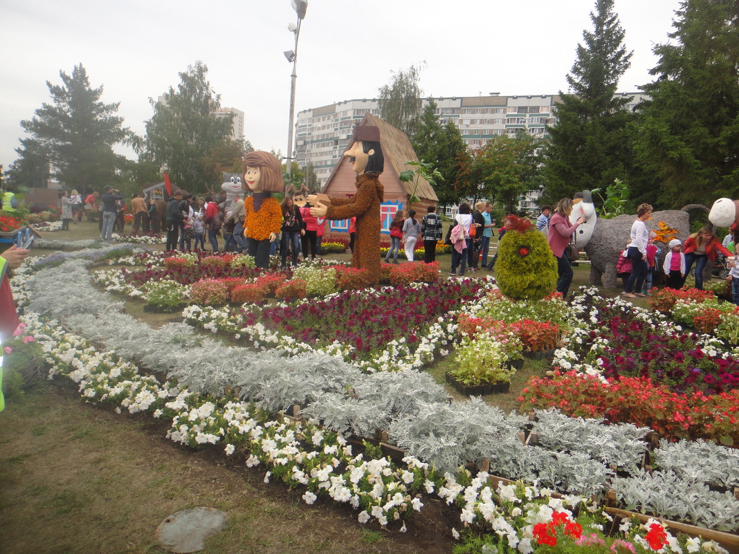 Выставка цветов на площади Азатлык от 30.08.2013 - Батыргул (Батыр) Шерниязов