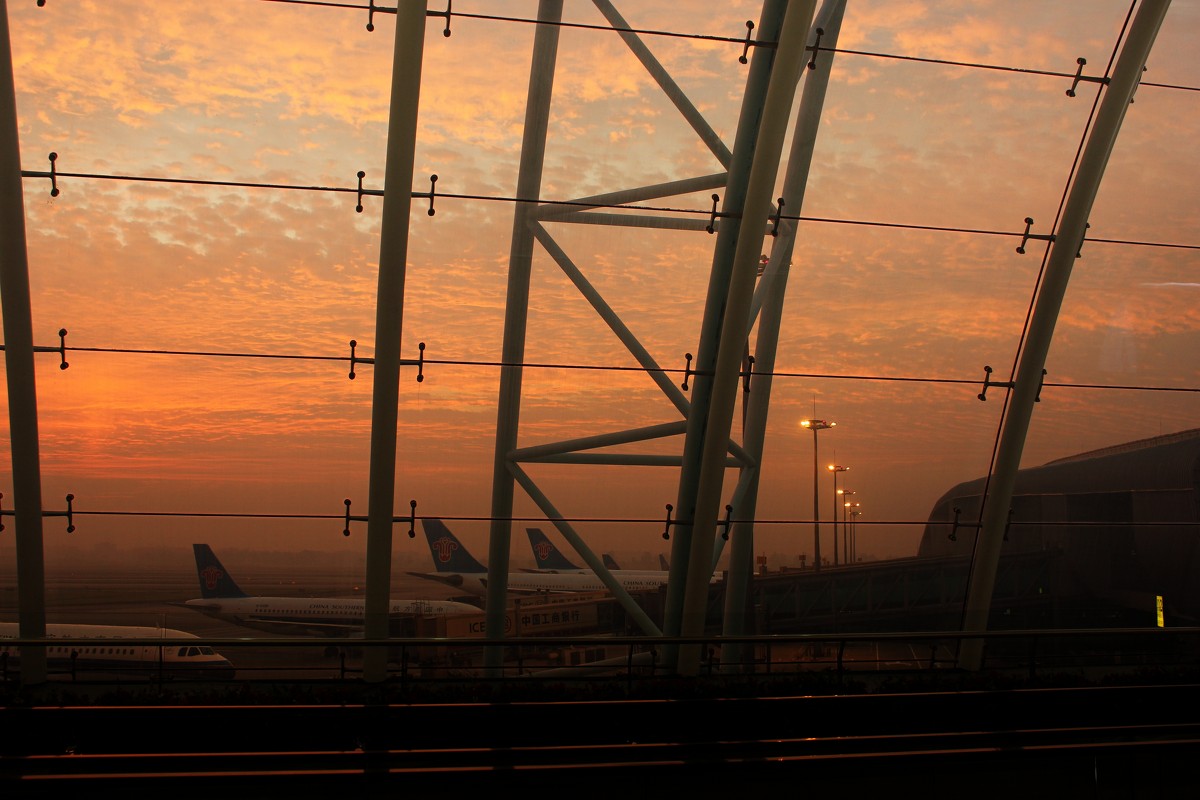 Утро в аэропорту Гуанчжоу - Дмитрий .