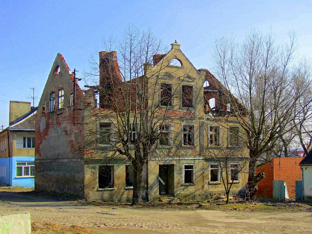 Умирающий дом - Сергей Карачин