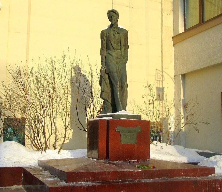 Памятник А.П. Чехову - Ольга Довженко