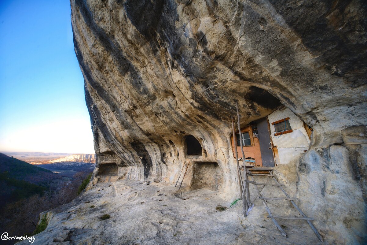 Пещерный монастырь... - Сергей Леонтьев