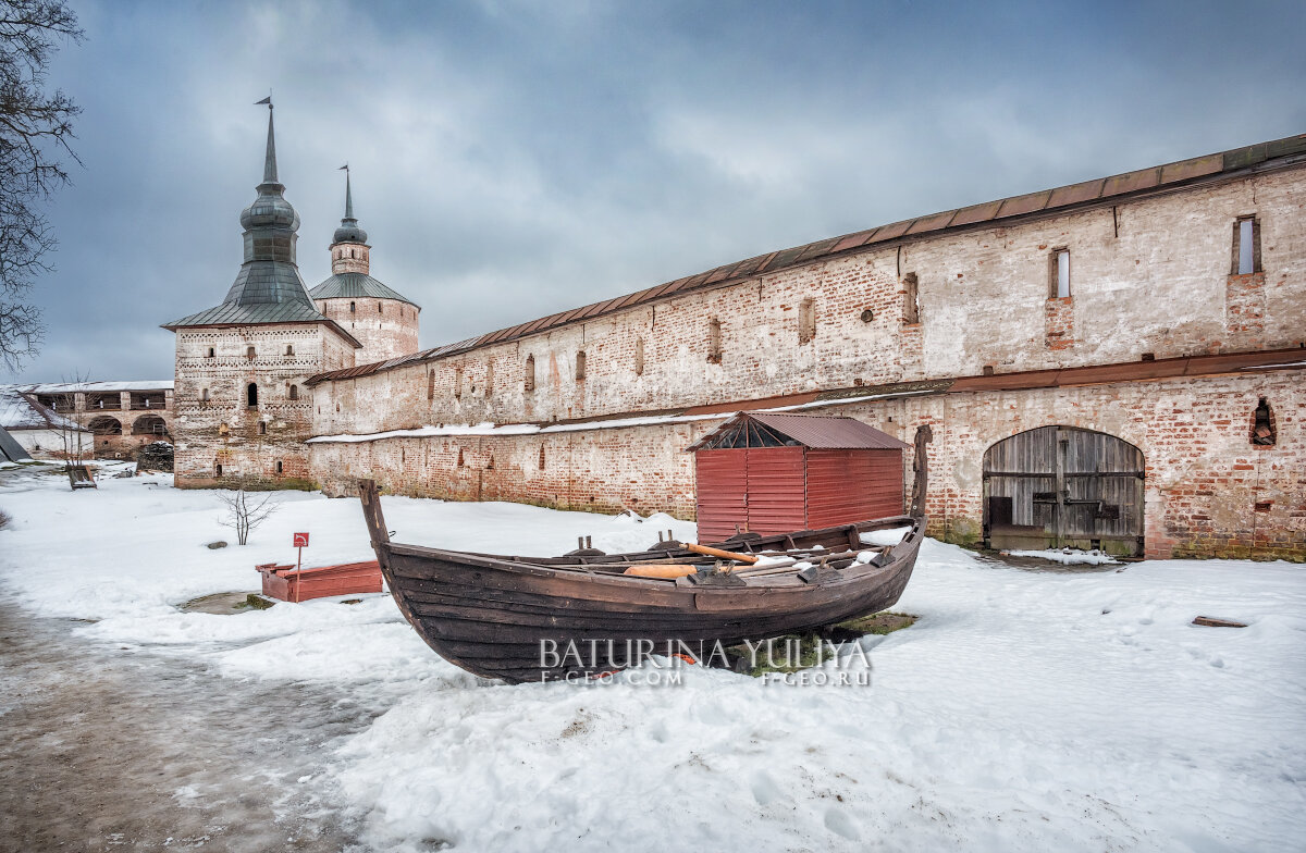 Лодка в монастыре - Юлия Батурина