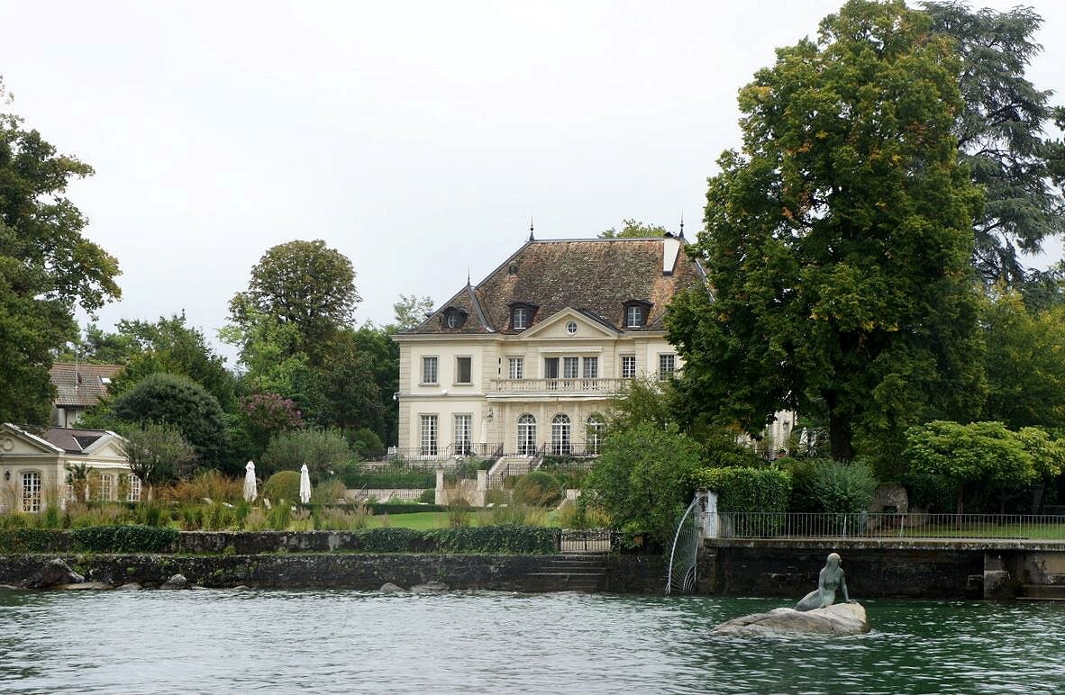 Символом Женевского озера, которое сами швейцарцы называют озером Леман, является русалка - Елена Павлова (Смолова)