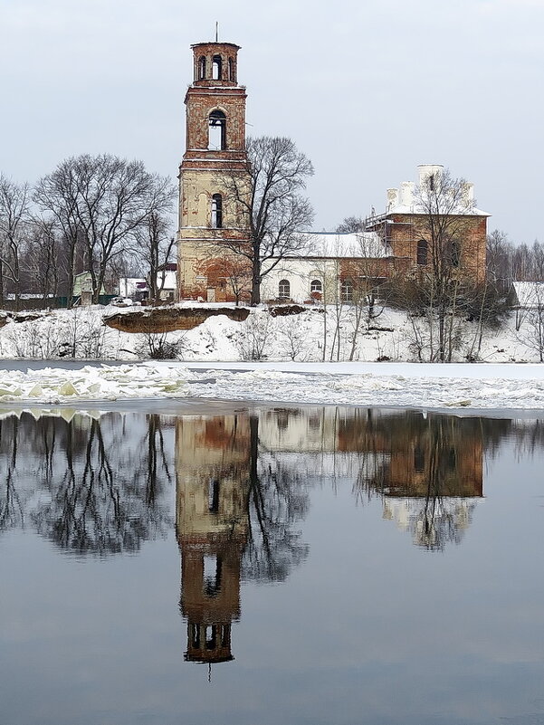 Первый день февраля, Смоленская церковь и ее зимние отражения, с.Устье, река Ить - Николай Белавин