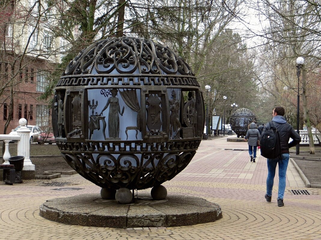 Одна из визитных карточек Ростова – многотонные шары на улице Пушкинской - Татьяна Смоляниченко
