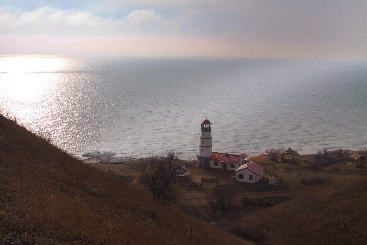 Пейзаж с маяком и морской радугой - M Marikfoto