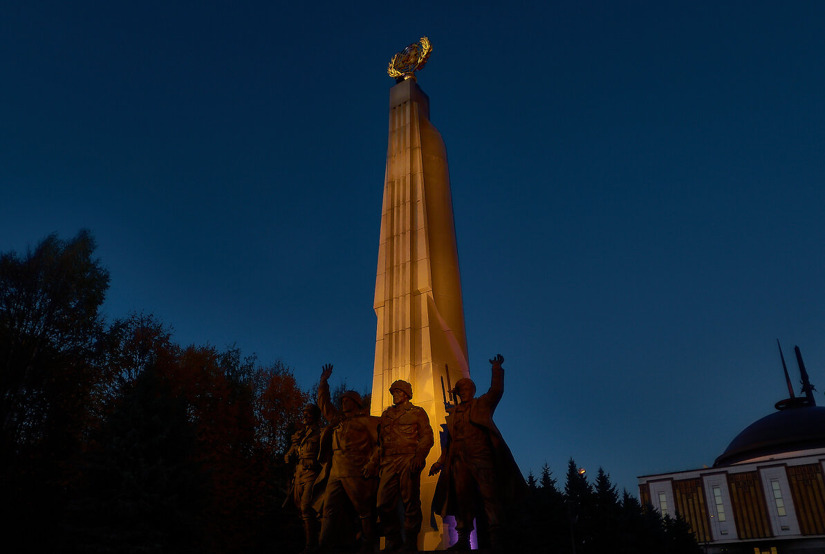 Памятник странам-участникам антигитлеровской коалиции - Владимир Барышев