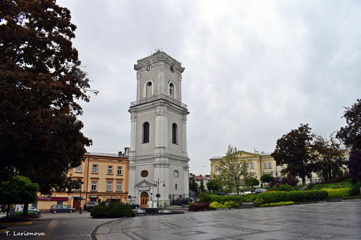 Часовая башня на площади Независимости - Татьяна Ларионова