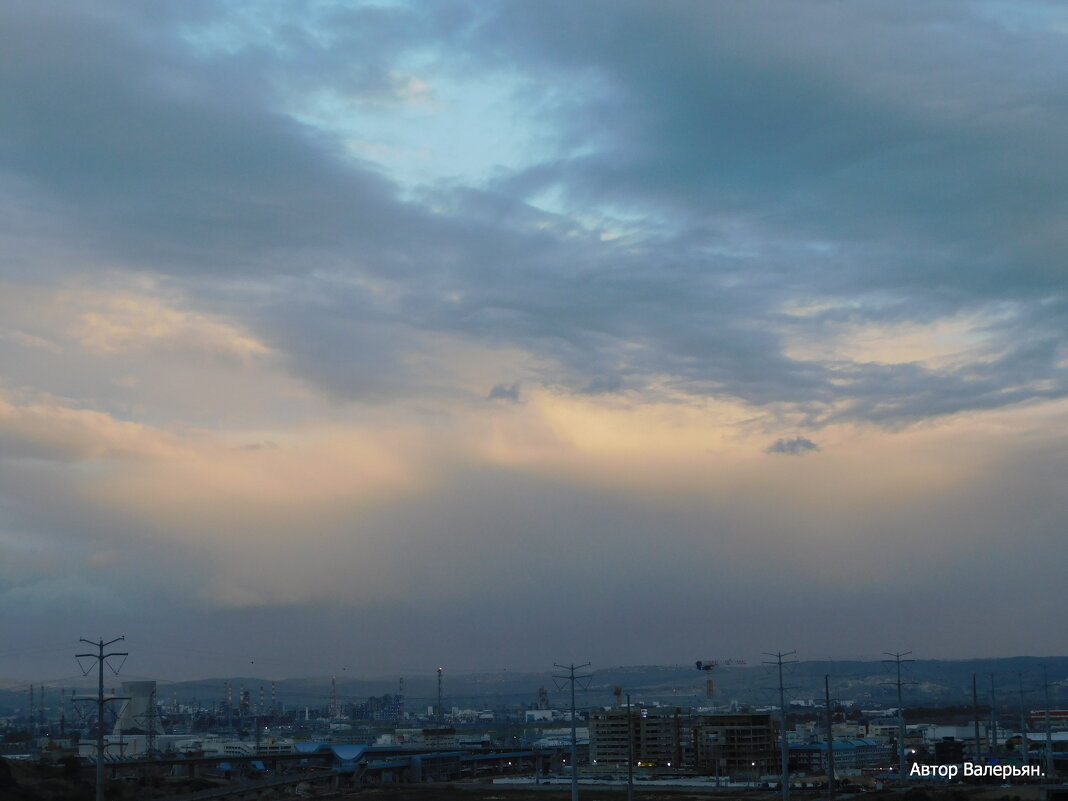 Облака - в лучах заходящего солнца. - Валерьян Запорожченко