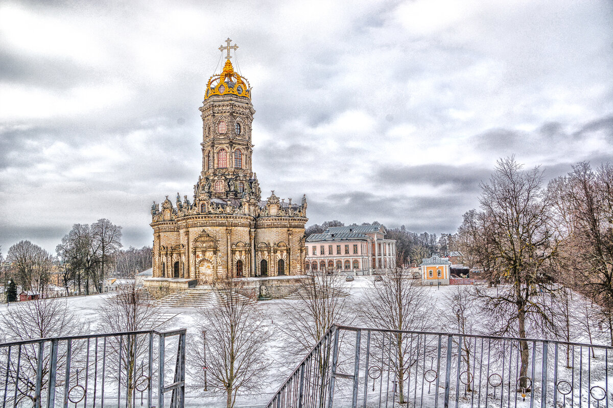Церковь Знамения Пресвятой Богородицы в Дубровицах с 1990 г. является действующим храмом. - Юрий Яньков