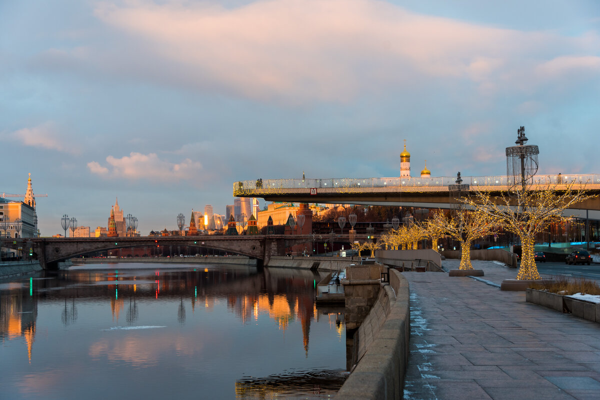 Зарядье утром. - Владимир Безбородов