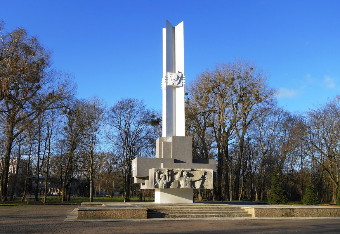 Памятник героям-комсомольцам - Маргарита Батырева