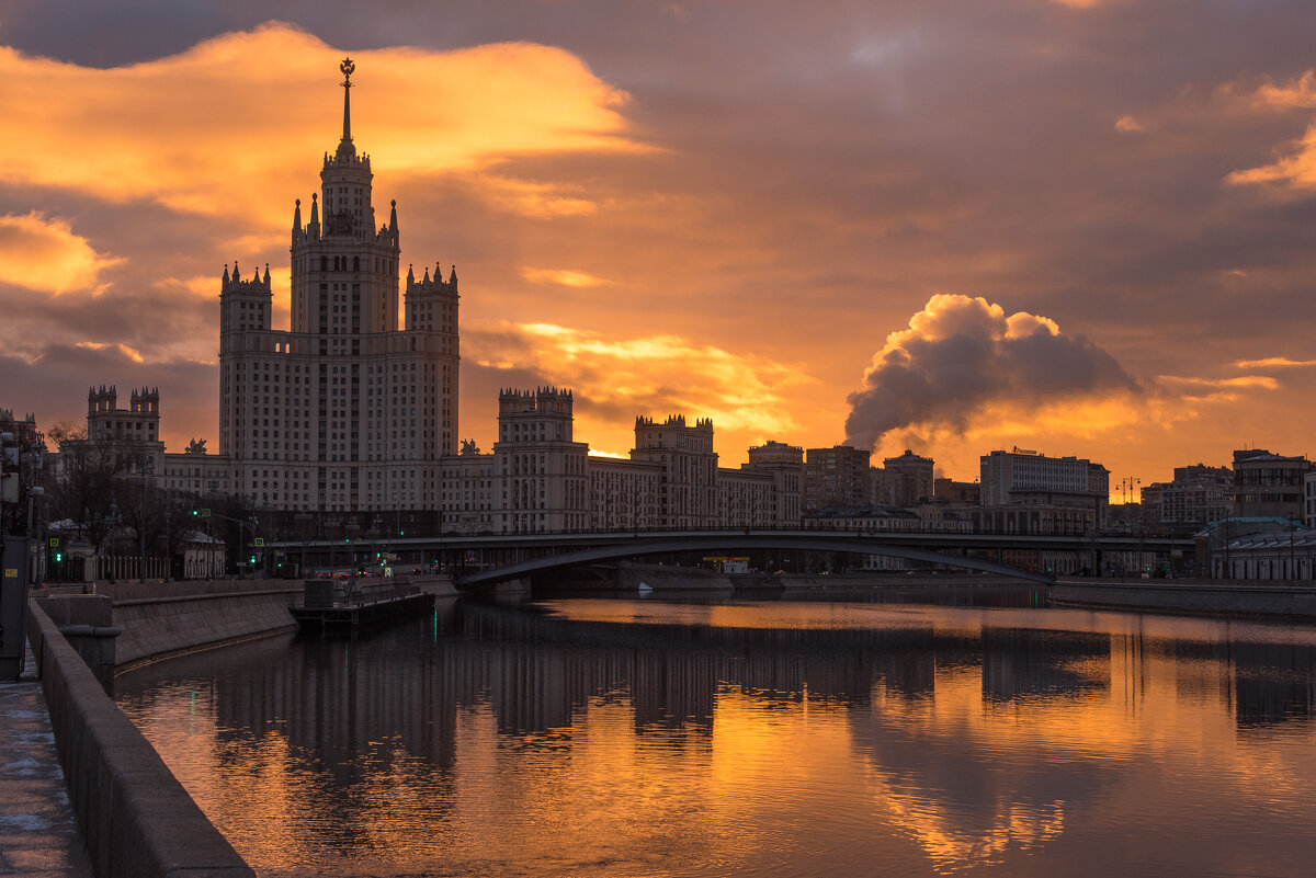 Закат на москве реке рисунок