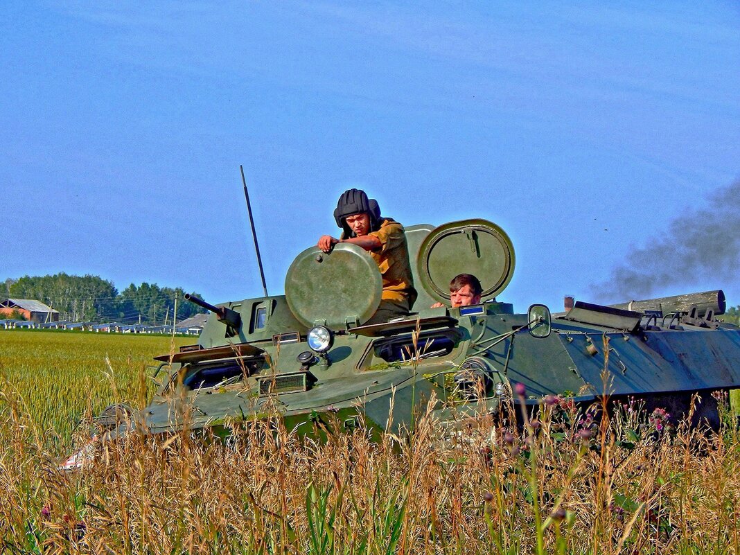 С ДНЁМ ЗАЩИТНИКА ОТЕЧЕСТВА! :)   ... катание на военной технике МТ-ЛБ ) - Елена Хайдукова  ( Elena Fly )