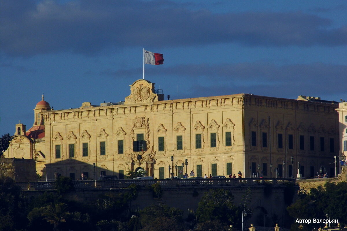 Здание резиденции премьер Министра Мальты. - Валерьян Запорожченко