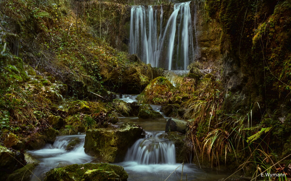водопад на маленьком ручье - Elena Wymann