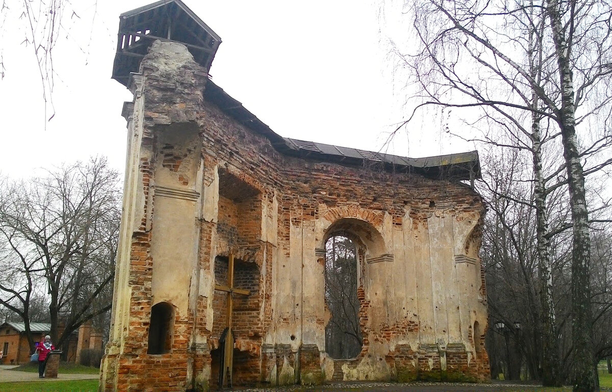 Руины в Лошицком парке, Минск - Надежда Буранова 