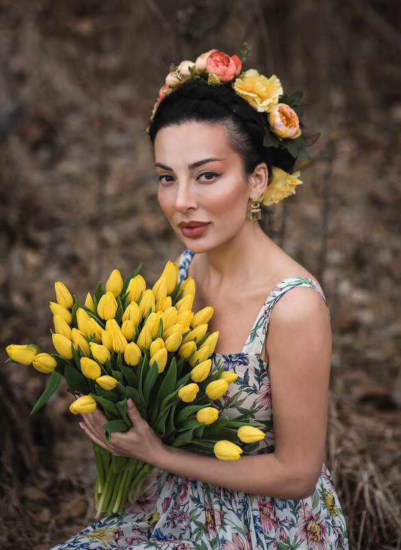 девушка с тюльпанами - Батик Табуев