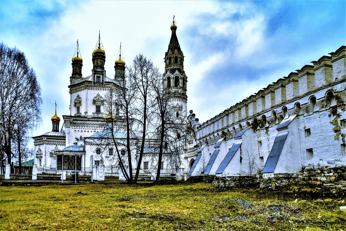 Свято-Троицкая церковь и стена Верхотурского кремля. - petyxov петухов