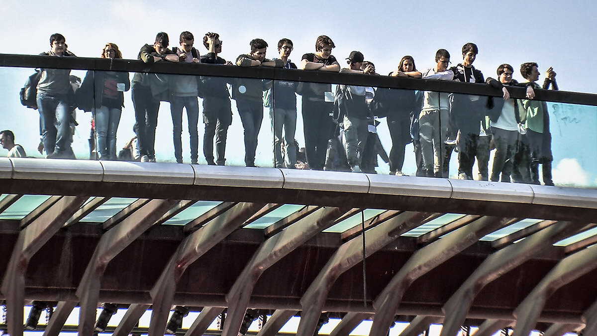 Venezia. Giovani turisti europei sul ponte della Costituzione. - Игорь Олегович Кравченко