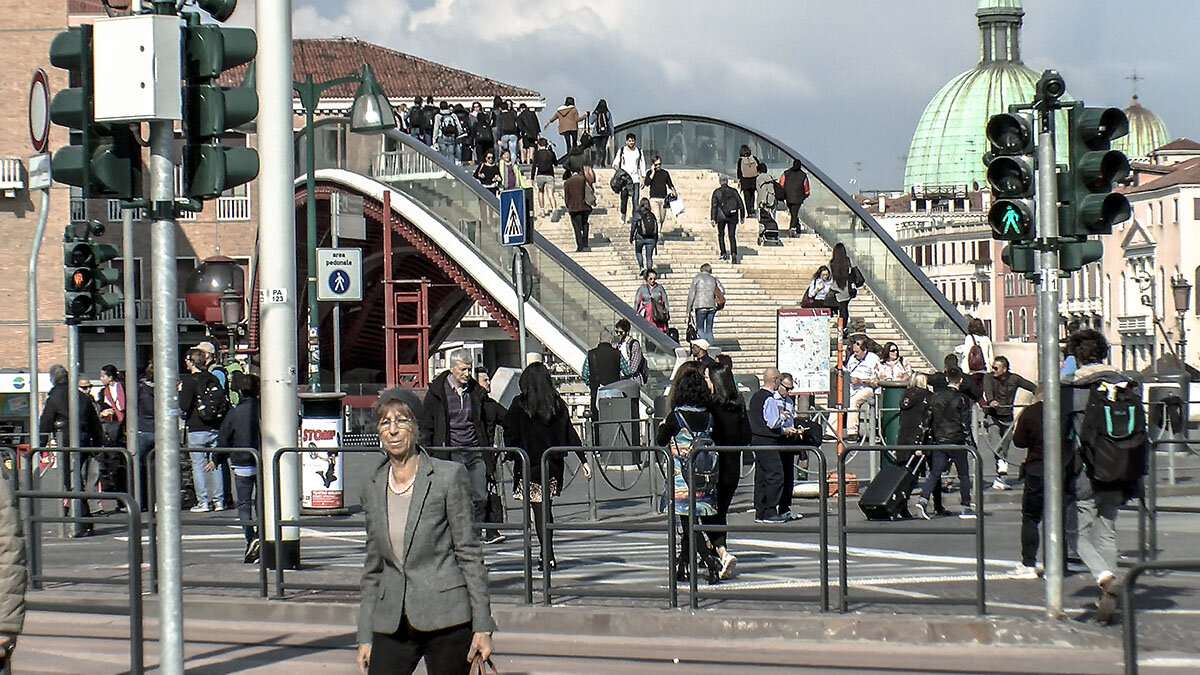 Venezia. Piazzale Roma.  Ponte della Costituzione. - Игорь Олегович Кравченко