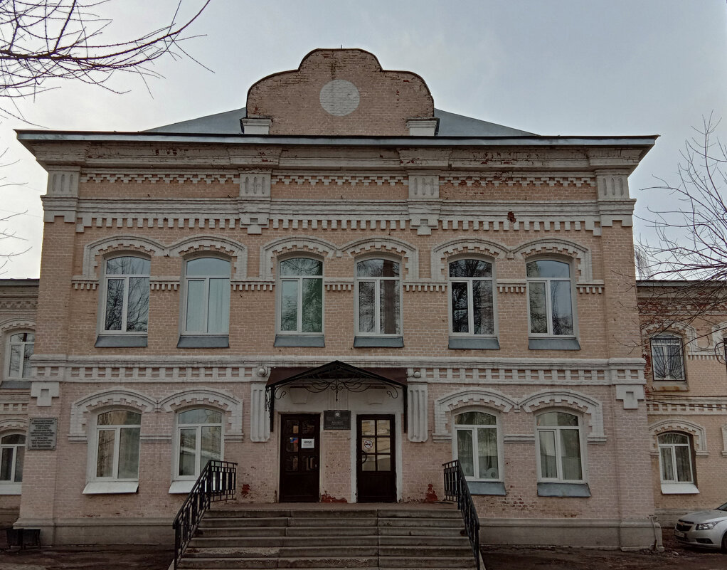 Здание бывшей Александровской учительской семинарии в Троицкой слободе - Tarka 