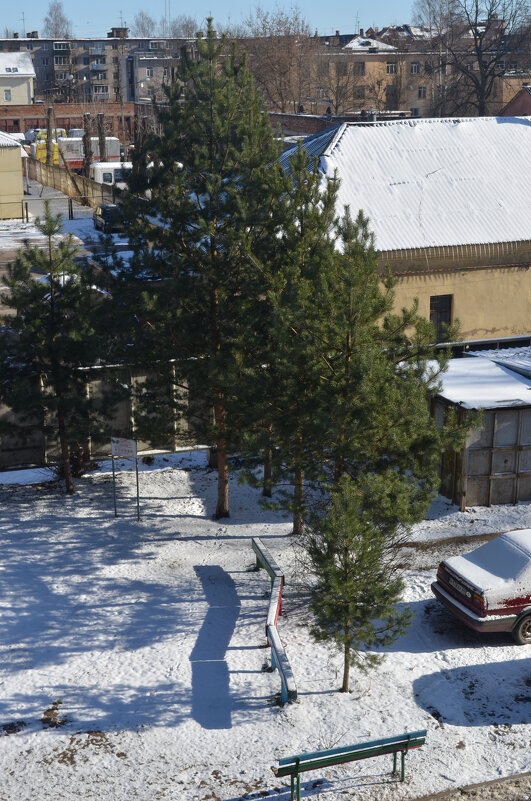 Великие Луки, март 2020, городской дворик... - Владимир Павлов