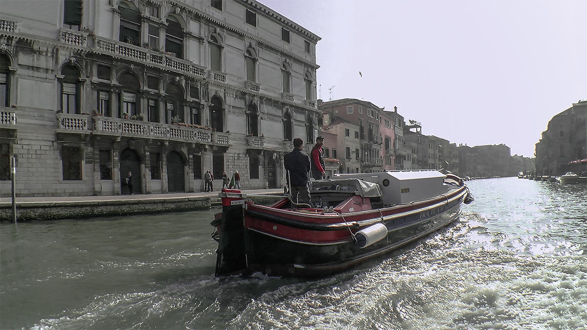 Venezia. Camion Barca a motore. - Игорь Олегович Кравченко