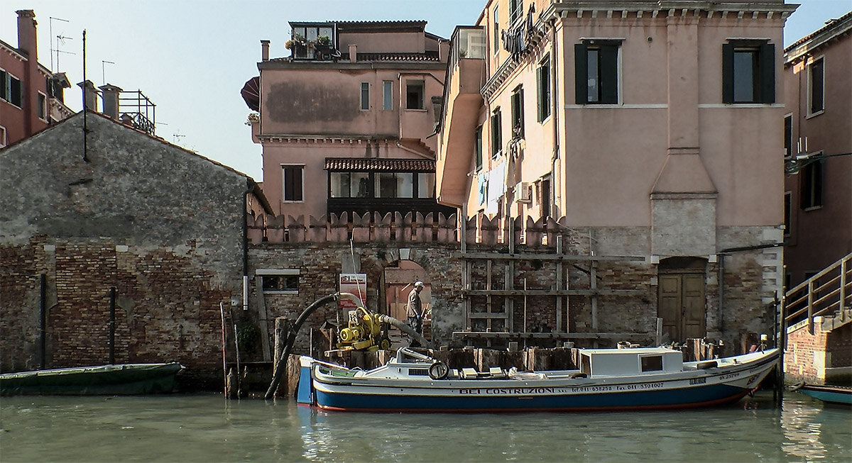 Venezia. Riparazione del muro di contenimento. - Игорь Олегович Кравченко