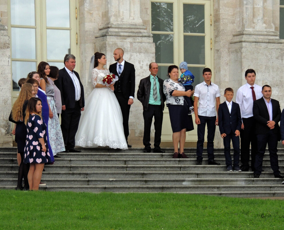 Свадьба перед дворцом в Царицыно - Александр Качалин