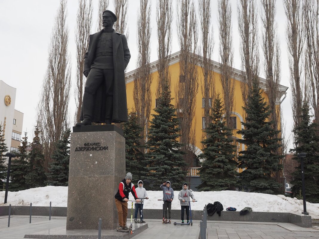 "В светлых улицах, в белом порханьи..." (Е. Евтушенко) - Ильсияр Шакирова