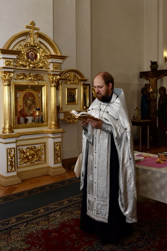 В церкви - Александр 