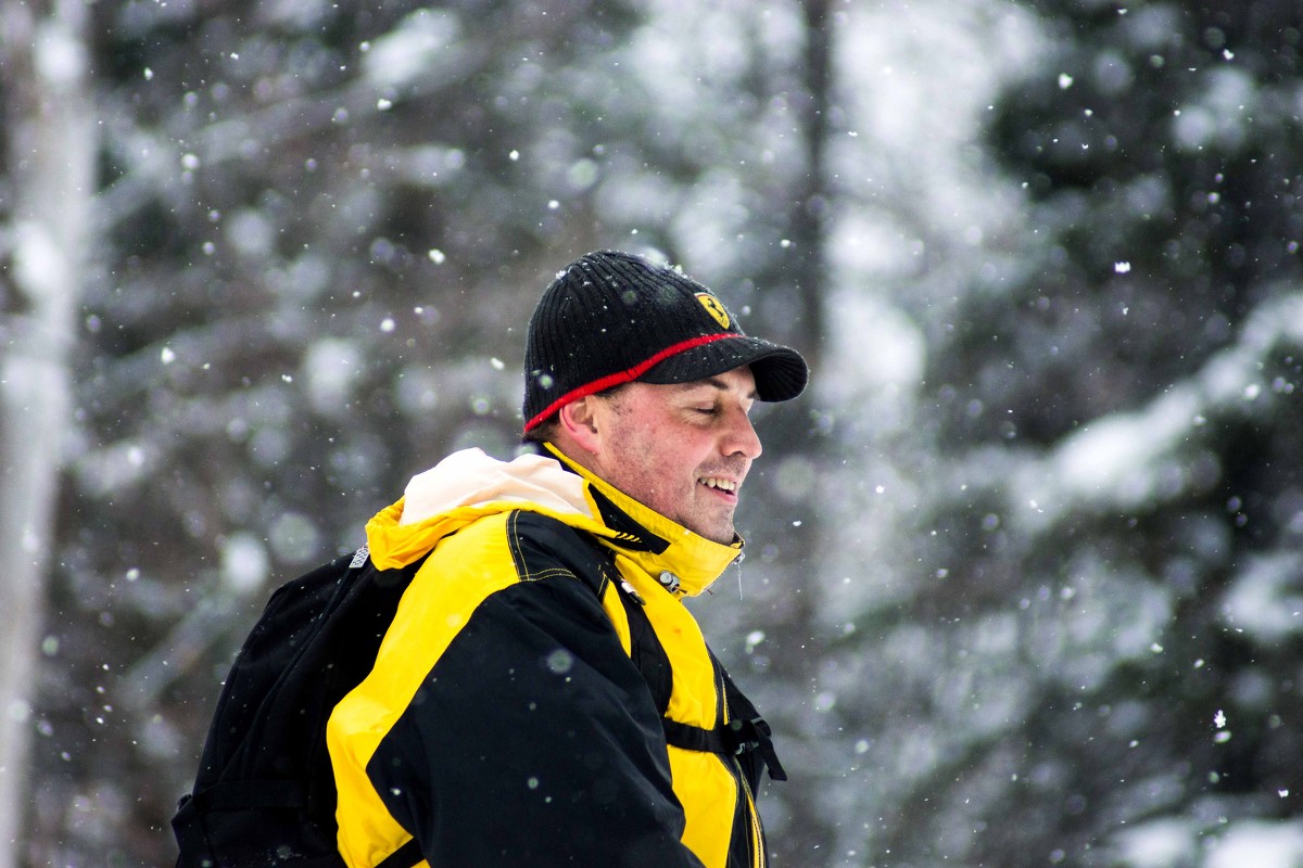 эмоции.наслаждение лесным горным воздухом в сильный снегопад - Андрей Мичурин