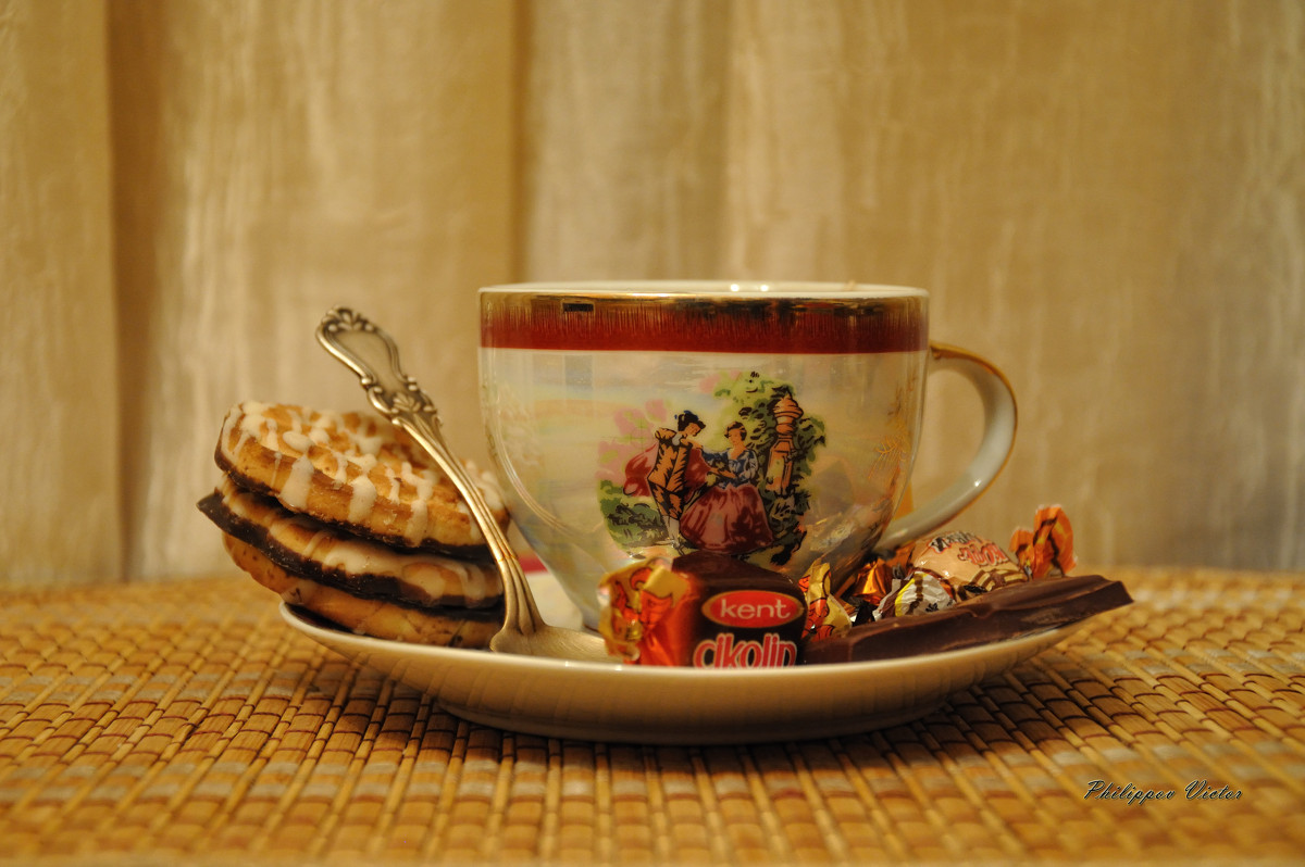 Натюрморт с чашкой чая - Виктор Филиппов