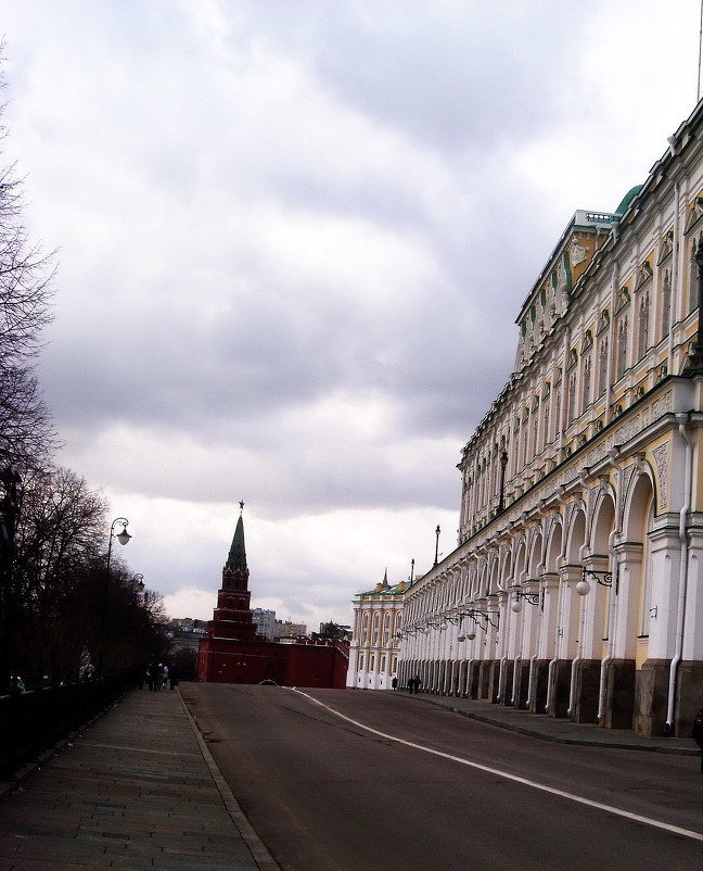 К Боровицкой башне - Ольга Логачева