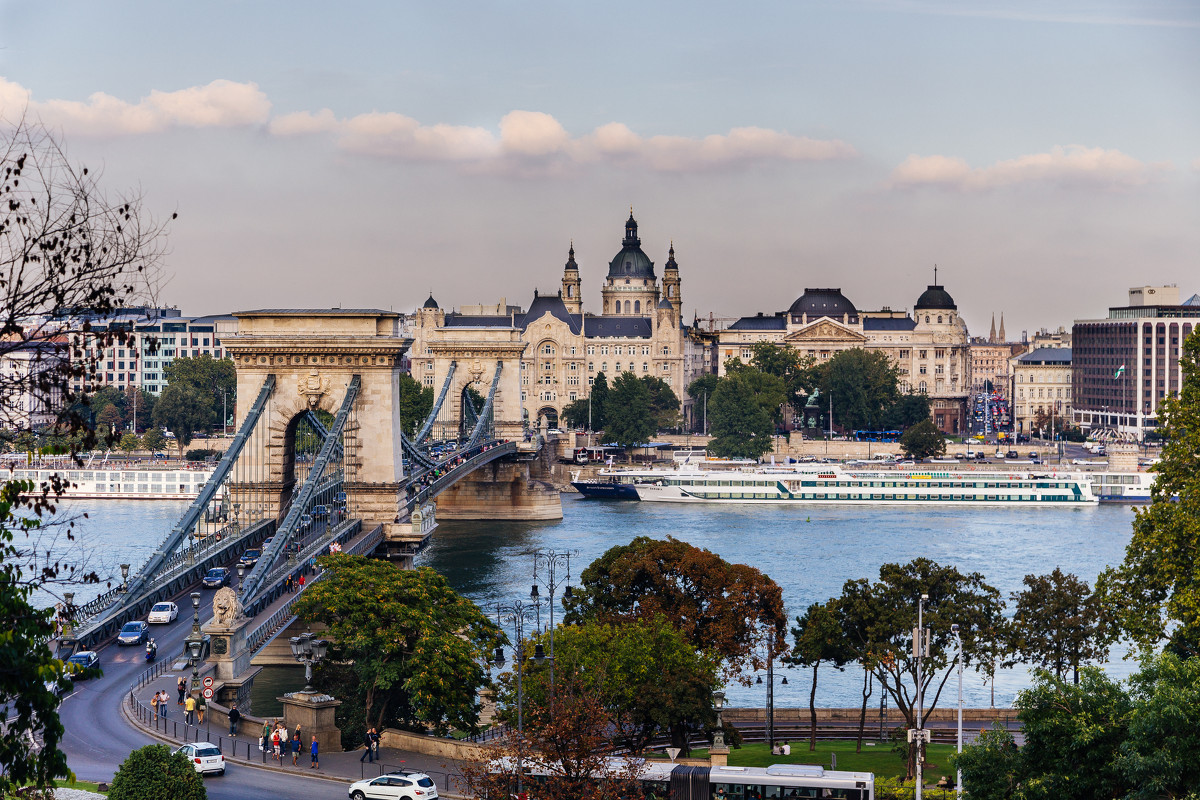 Венгрия. Будапешт. Вид на Цепной мост и Дунай. - Алексей Матвеев