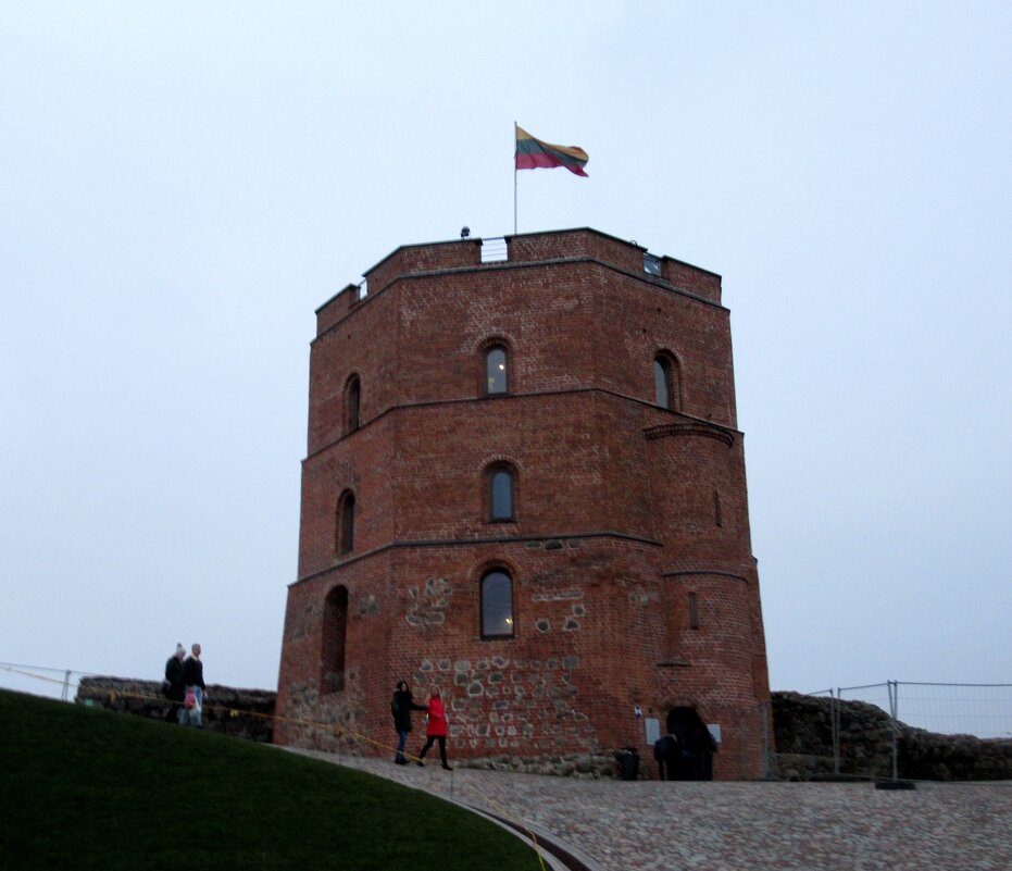 Башня Гедиминаса является символом Вильнюса и образцом готической архитектуры - Елена Павлова (Смолова)