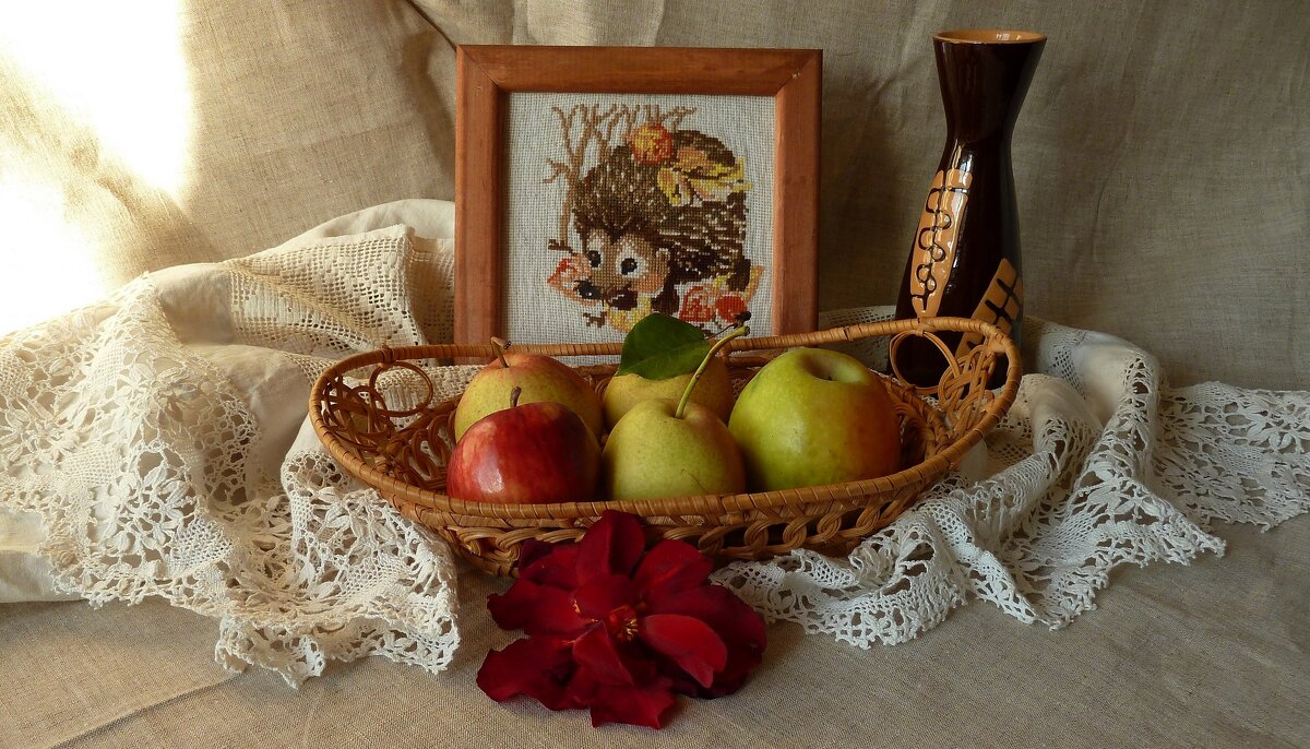 Осенняя композиция с вышивкой и фруктами - Лидия Бараблина