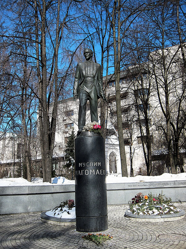 Памятник в Леонтьевском переулке - Алексей Виноградов