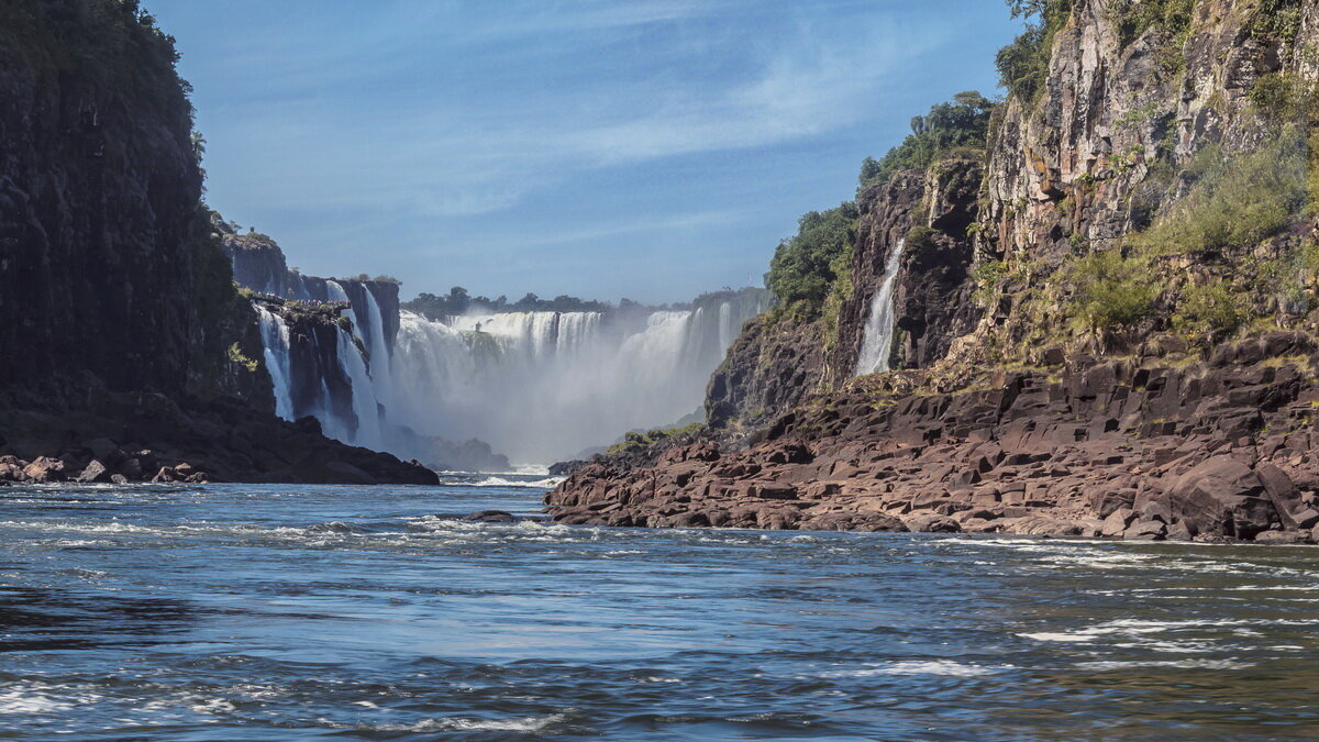 Каскад водопадов Игуасу. вид с территории национального парка Аргентины - Svetlana Galvez