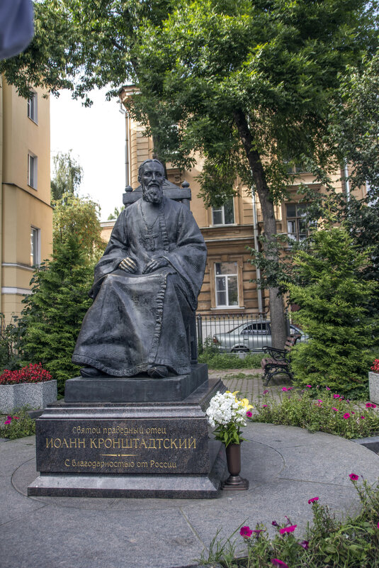 В своём саду - Александр Рябчиков