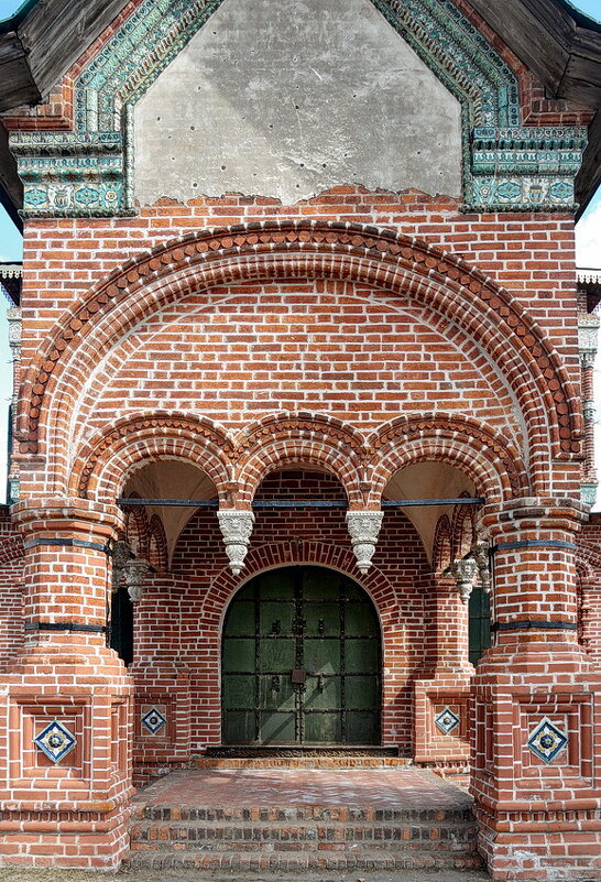 Церковь Иоанна Златоуста в Коровниках, Ярославль, оформление входных ворот - Николай Белавин