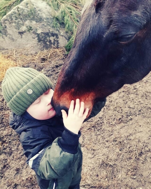 Мальчик-даун и лошадь - Борис 