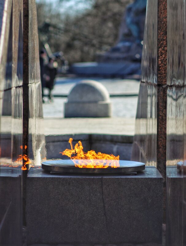 Вечный огонь на Якорной площади - Анастасия Белякова