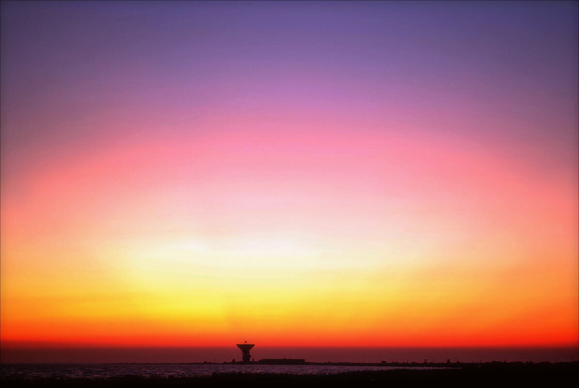 Розовое небо и радиотелескоп - Ольга (crim41evp)