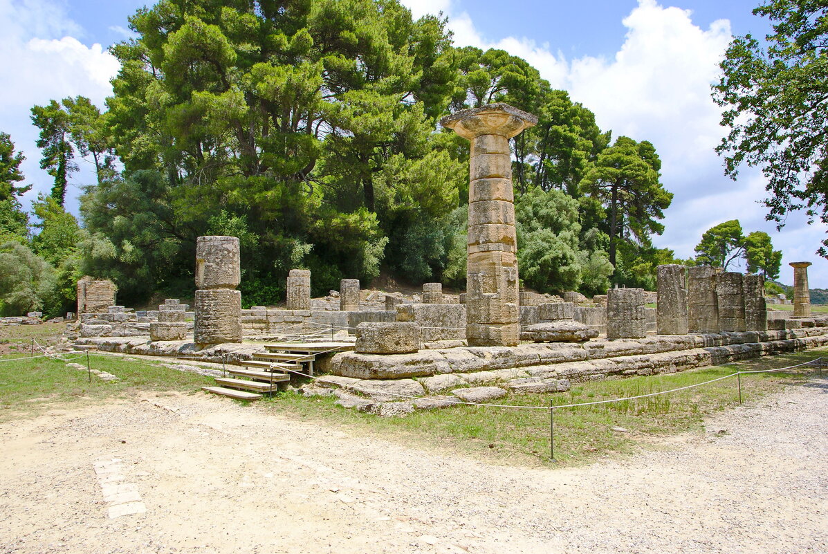 Руины храма посвящённого богине Гере в древней Олимпии - Андрей K.